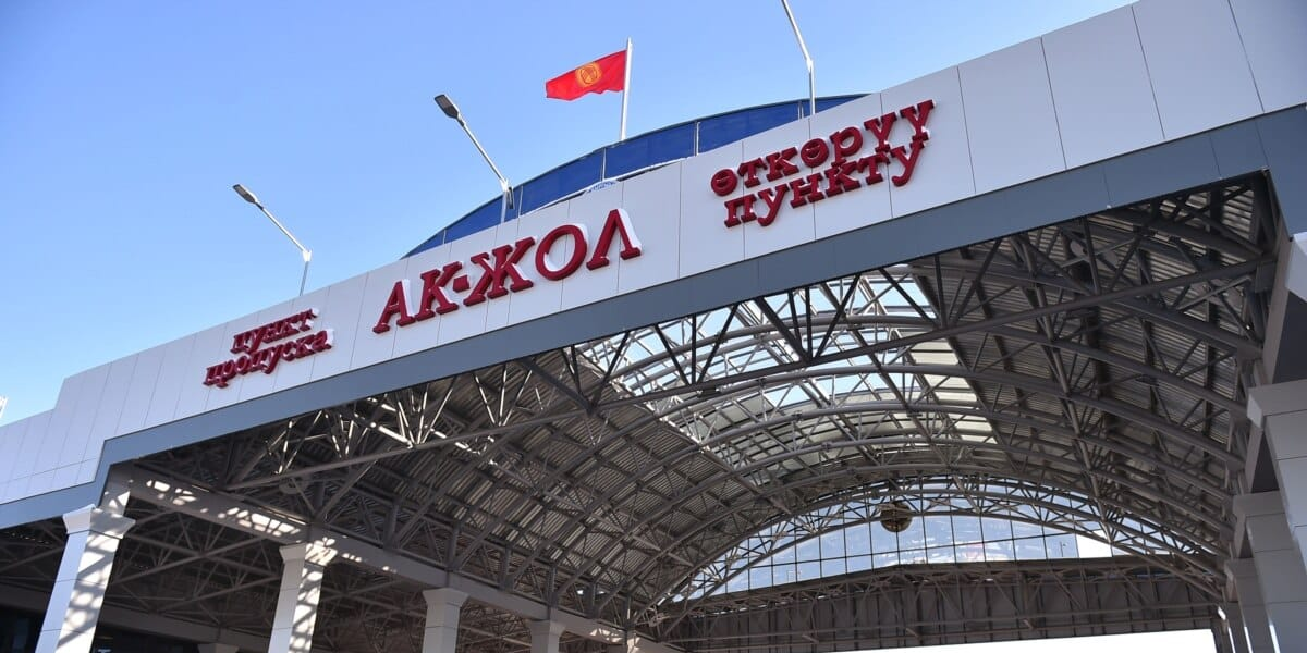 Что нужно знать гражданам Казахстана о новых правилах пребывания в КР: ответ Погранслужбы