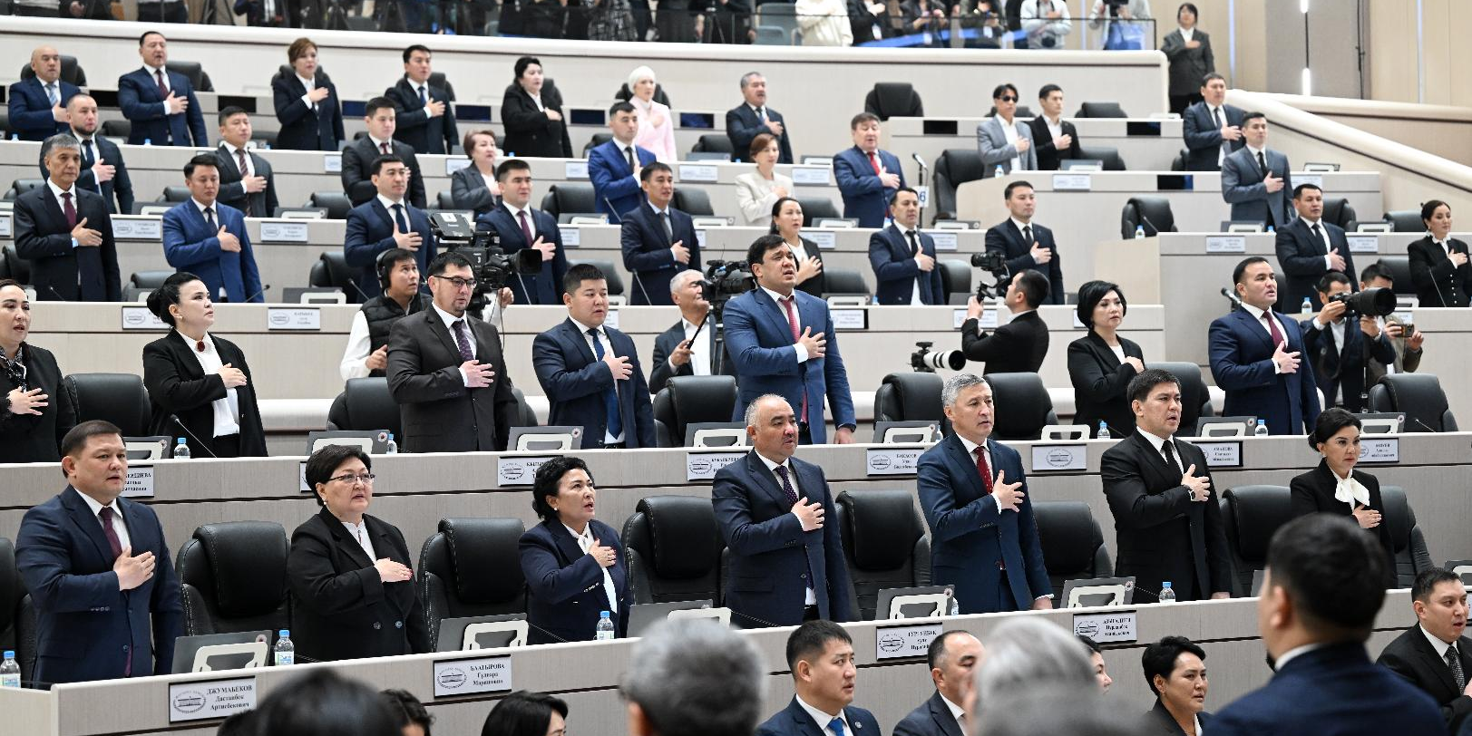 Депутаты ЖК создали пять групп и избрали торага — подробности