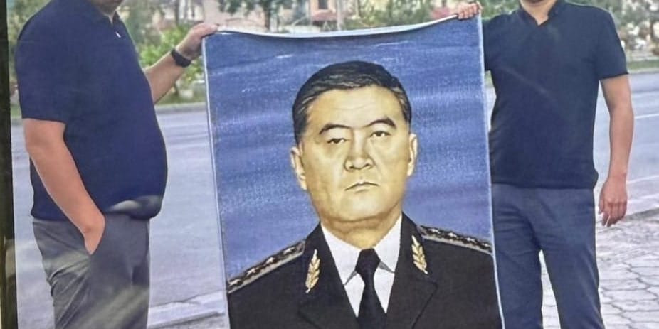 «Лишняя звезда на погонах»: ГКНБ задержал мошенника, торговавшего вымышленными связями с Ташиевым