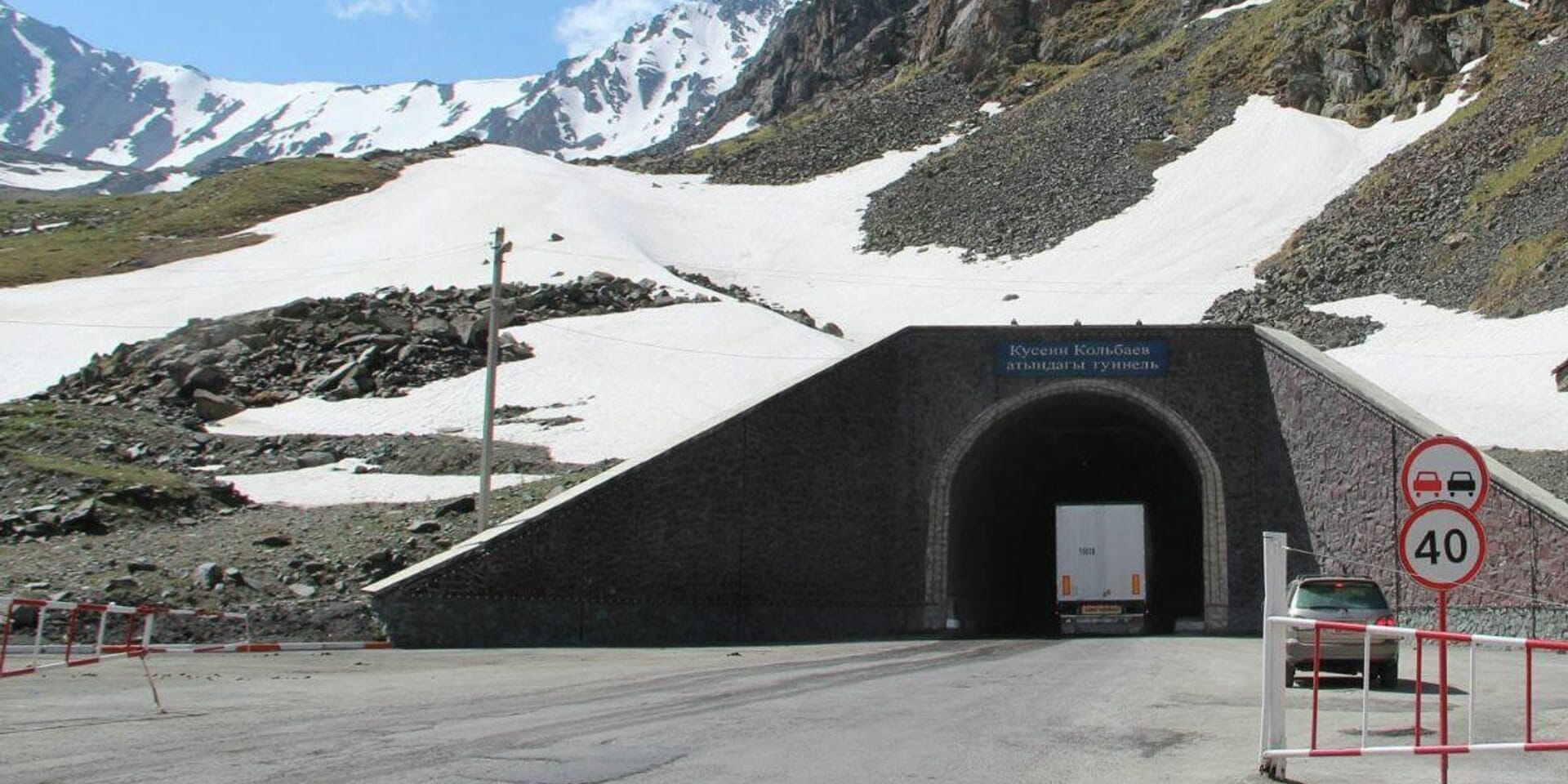 Минтранс открыл проезд для грузовиков на Тоо-Ашуу, но закрыл перевал Кара-Гоо