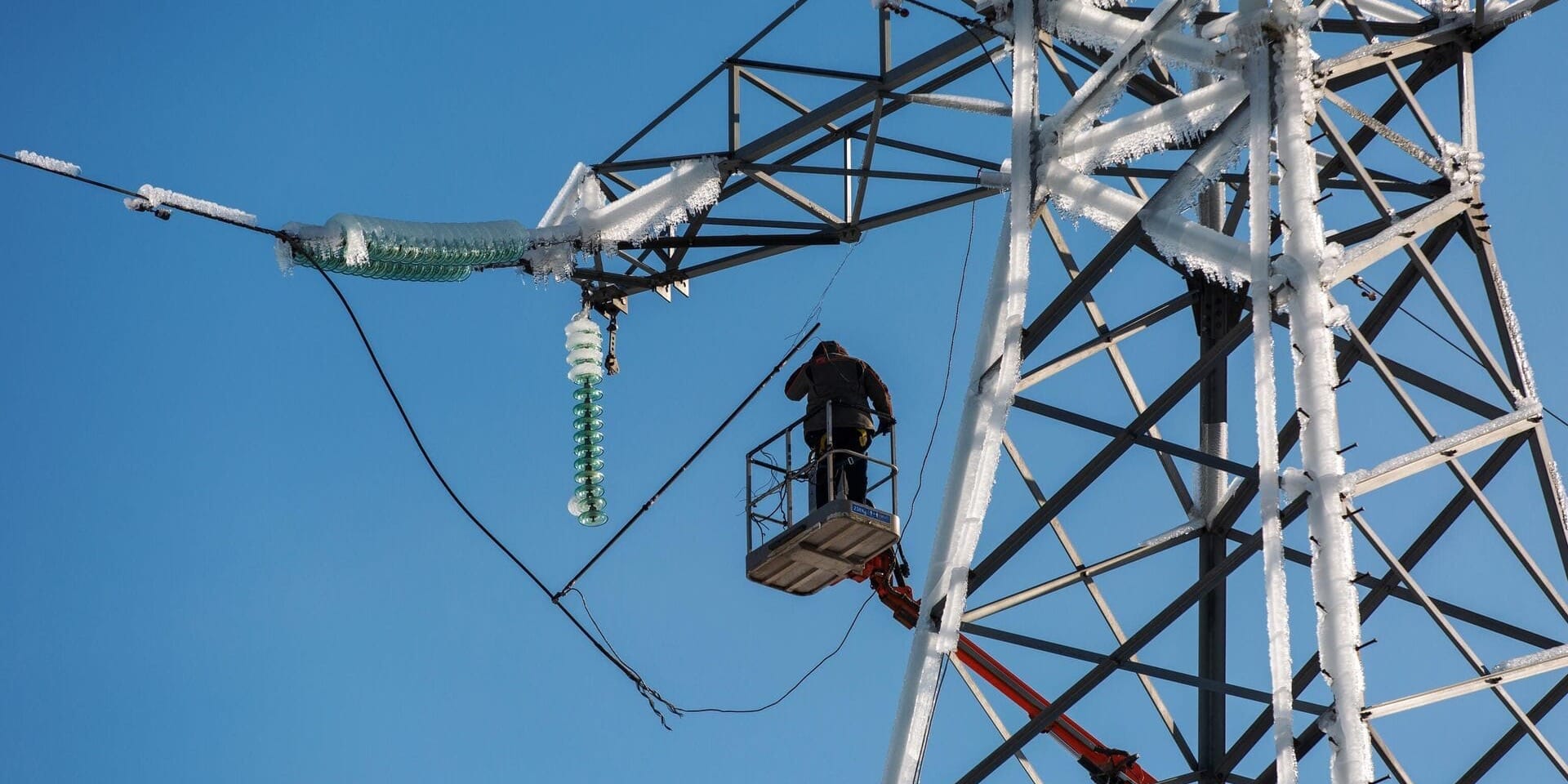 Энергетики Кыргызстана перешли на усиленный режим работы в новогодние праздники