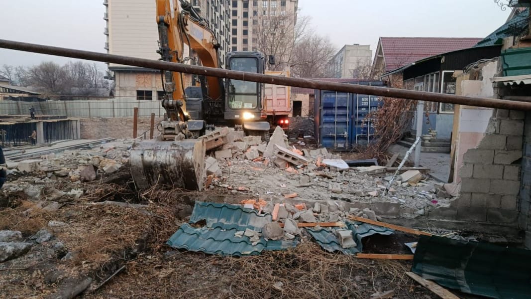 Мэрия Бишкека за 11 месяцев освободила от незаконных построек 127 тысяч м² земли