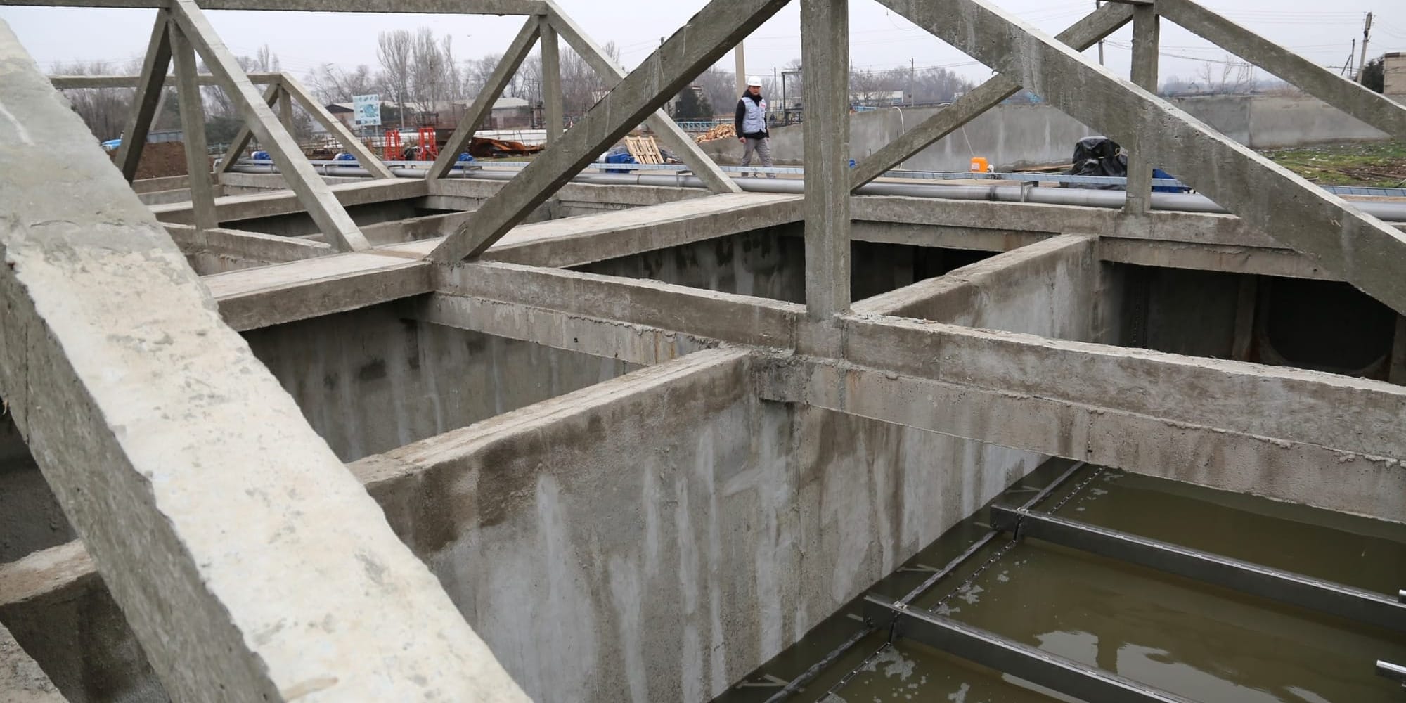 Глава НАИ проверил ход ГЧП-модернизации очистных сооружений в Бишкеке