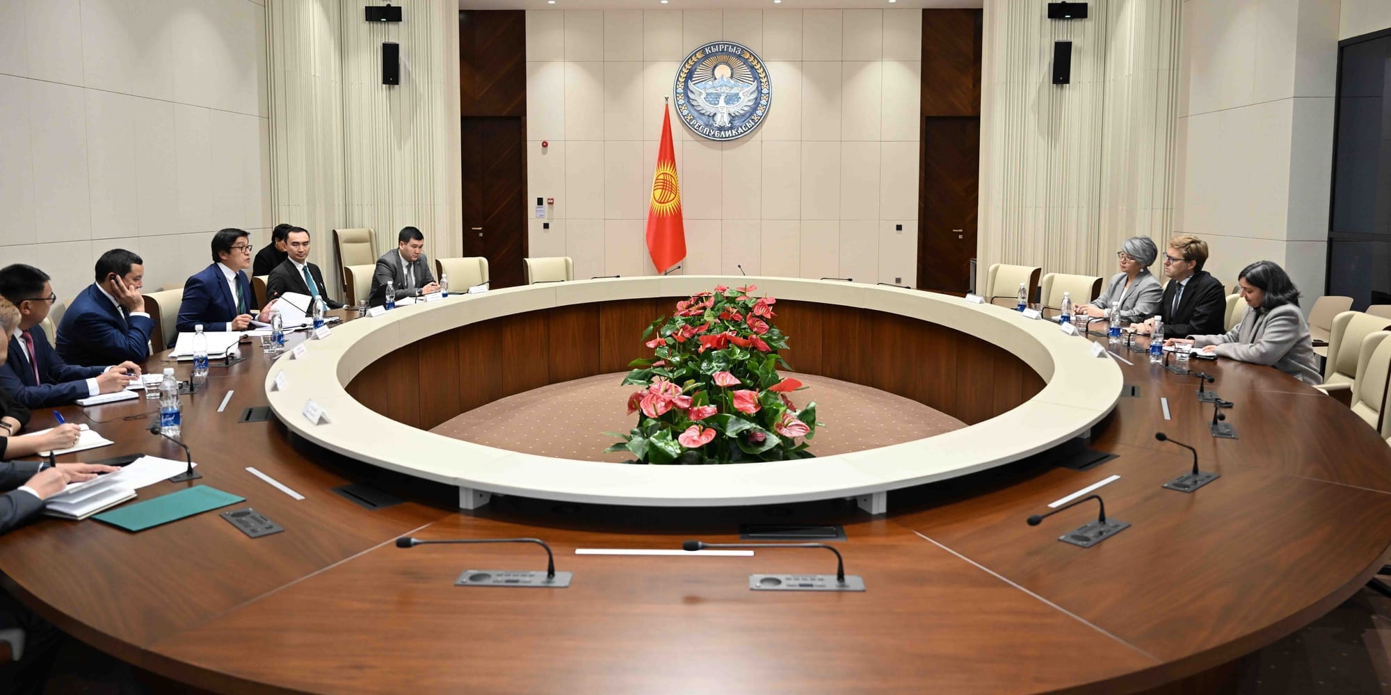 Эдиль Байсалов анонсировал трехкратный рост расходов на здравоохранение и повышение зарплат врачам