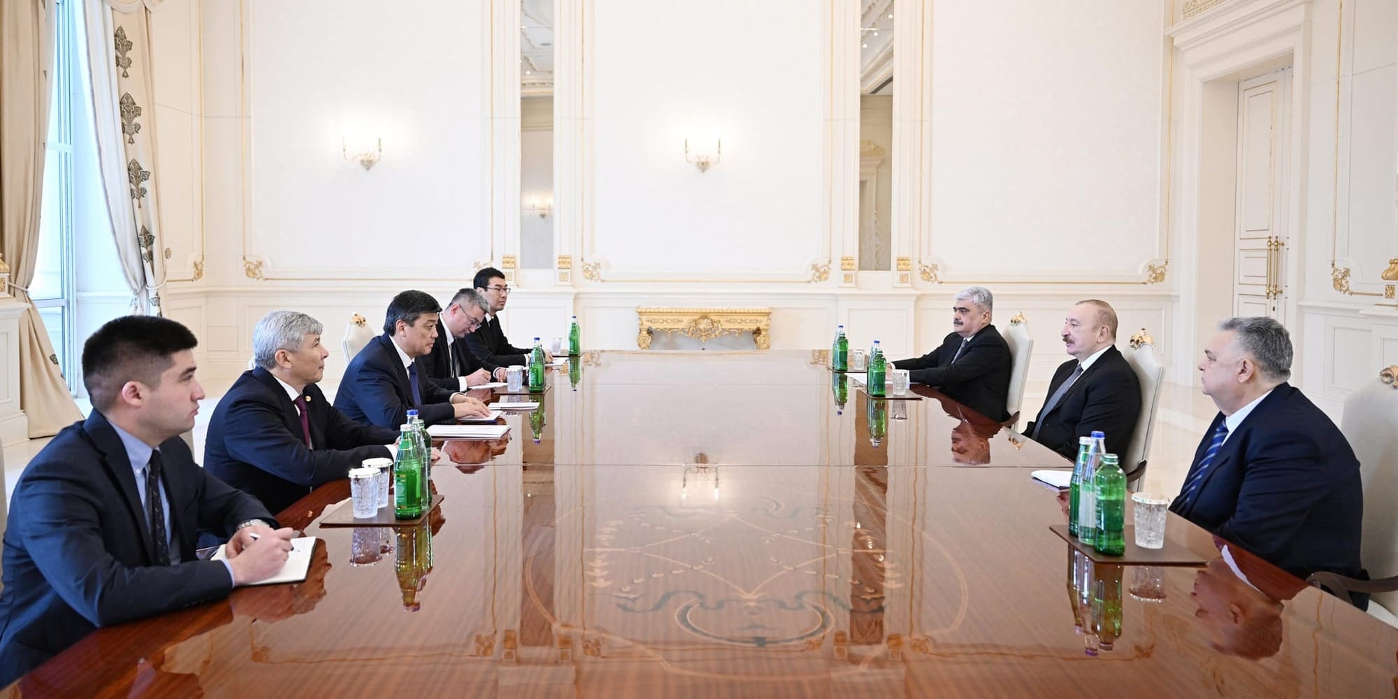 Кыргызстан и Азербайджан обсудили стратегическое партнерство и новые инвестиции АКФР