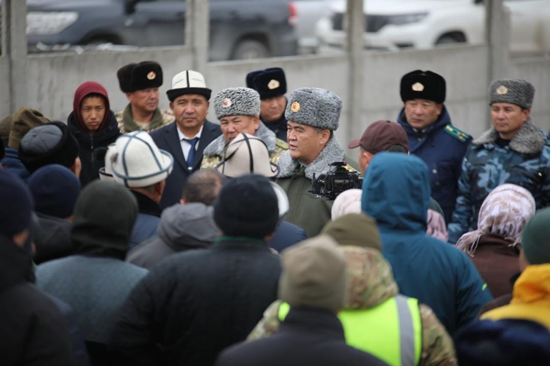 Ташиев проверил новые жилые комплексы в Лейлекском районе и встретился с жителями