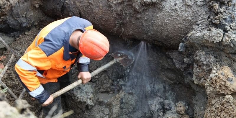 Мэрия Бишкека объявила тендер на ремонт водопровода в жилмассиве «Биримдик Кут» за 73.6 млн сомов
