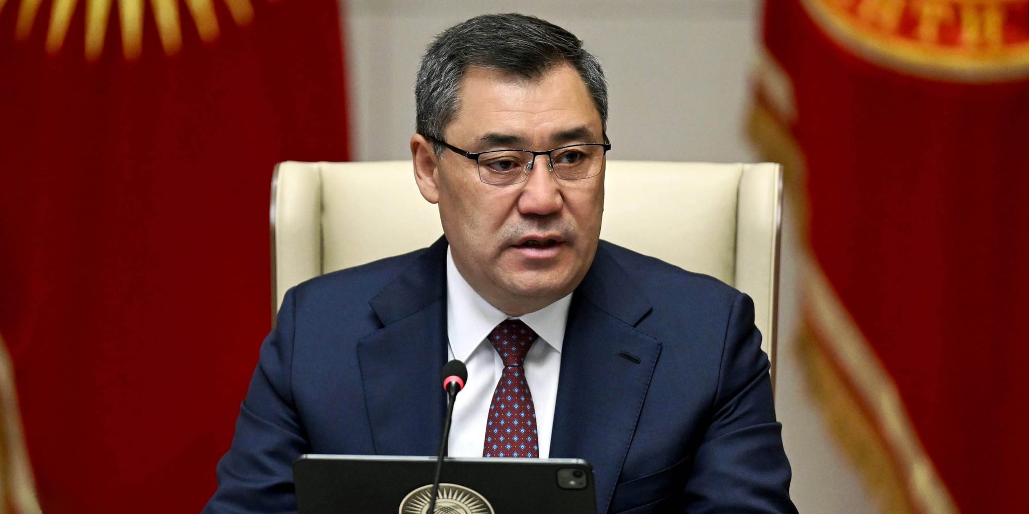 Садыр Жапаров обсудил с наблюдателями выборы в ЖК и курс КР на онлайн-голосование