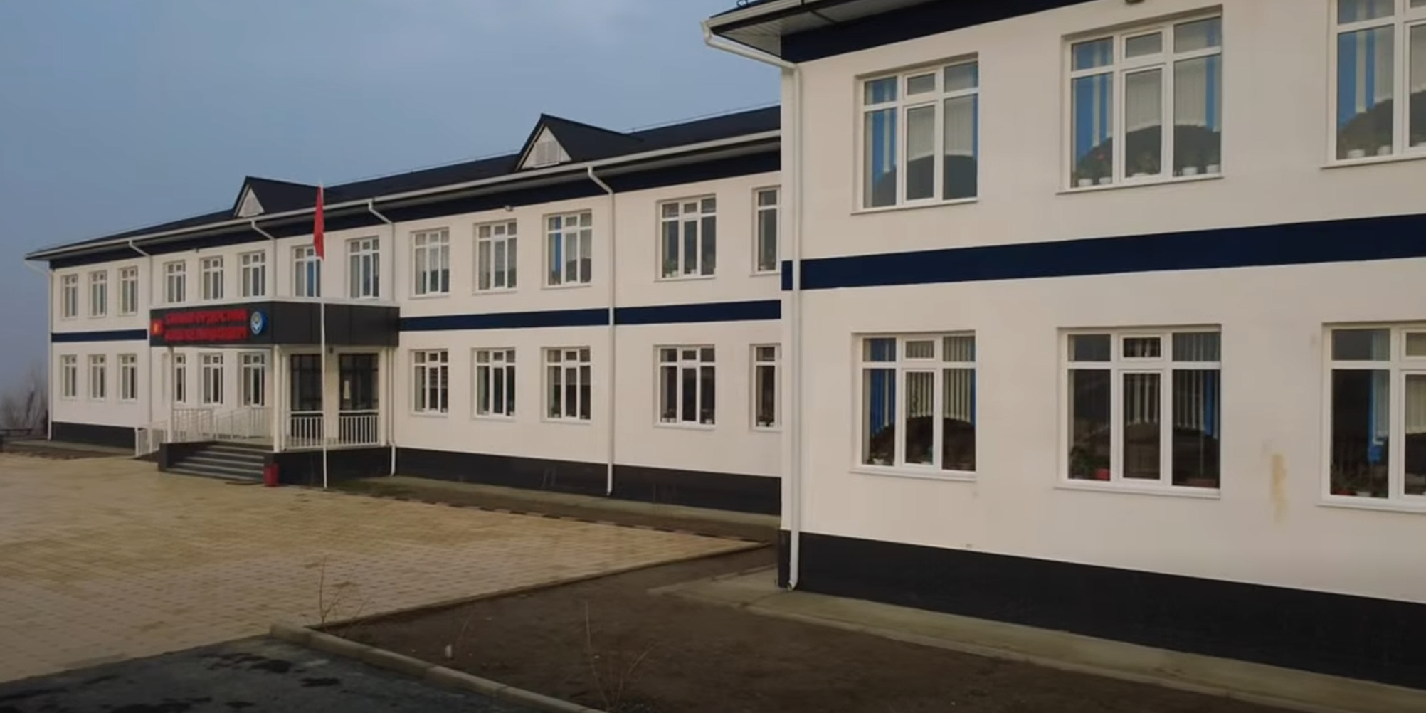 В селе Он-Эки-Мойнок построили новую школу за 115 млн сомов