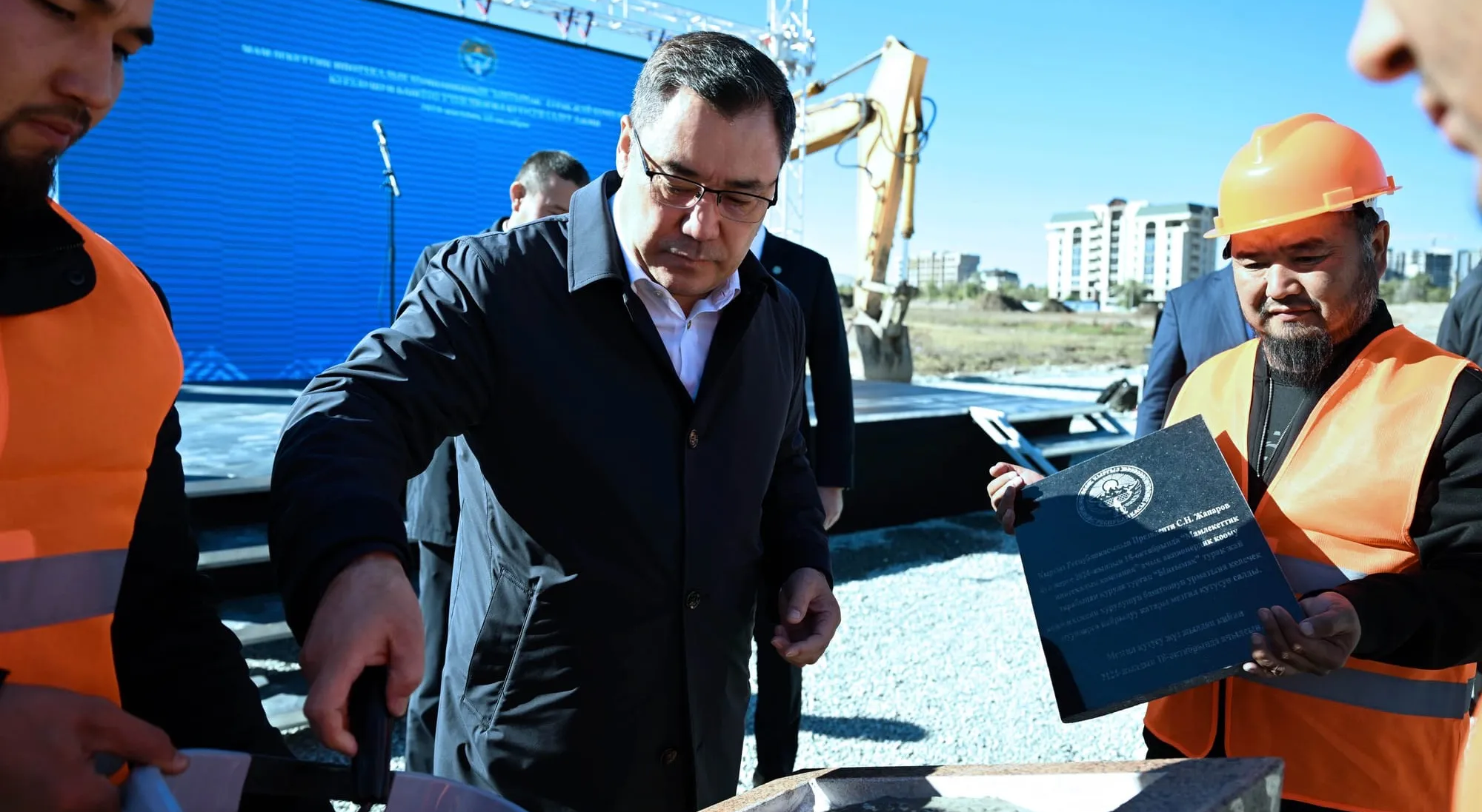 Почему ГИК не продает жилье по себестоимости? Ответ Садыра Жапарова