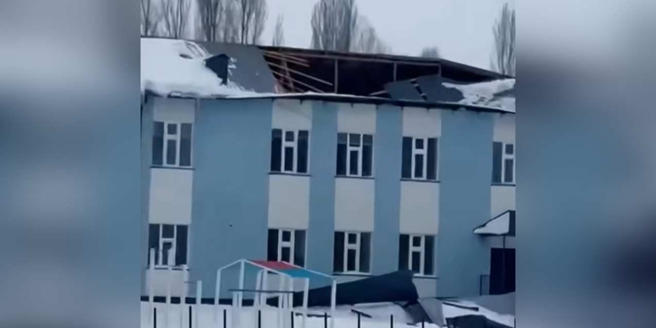 Школа на 150 мест в селе Мин-Булак Тюпского района: рухнула часть кровли.