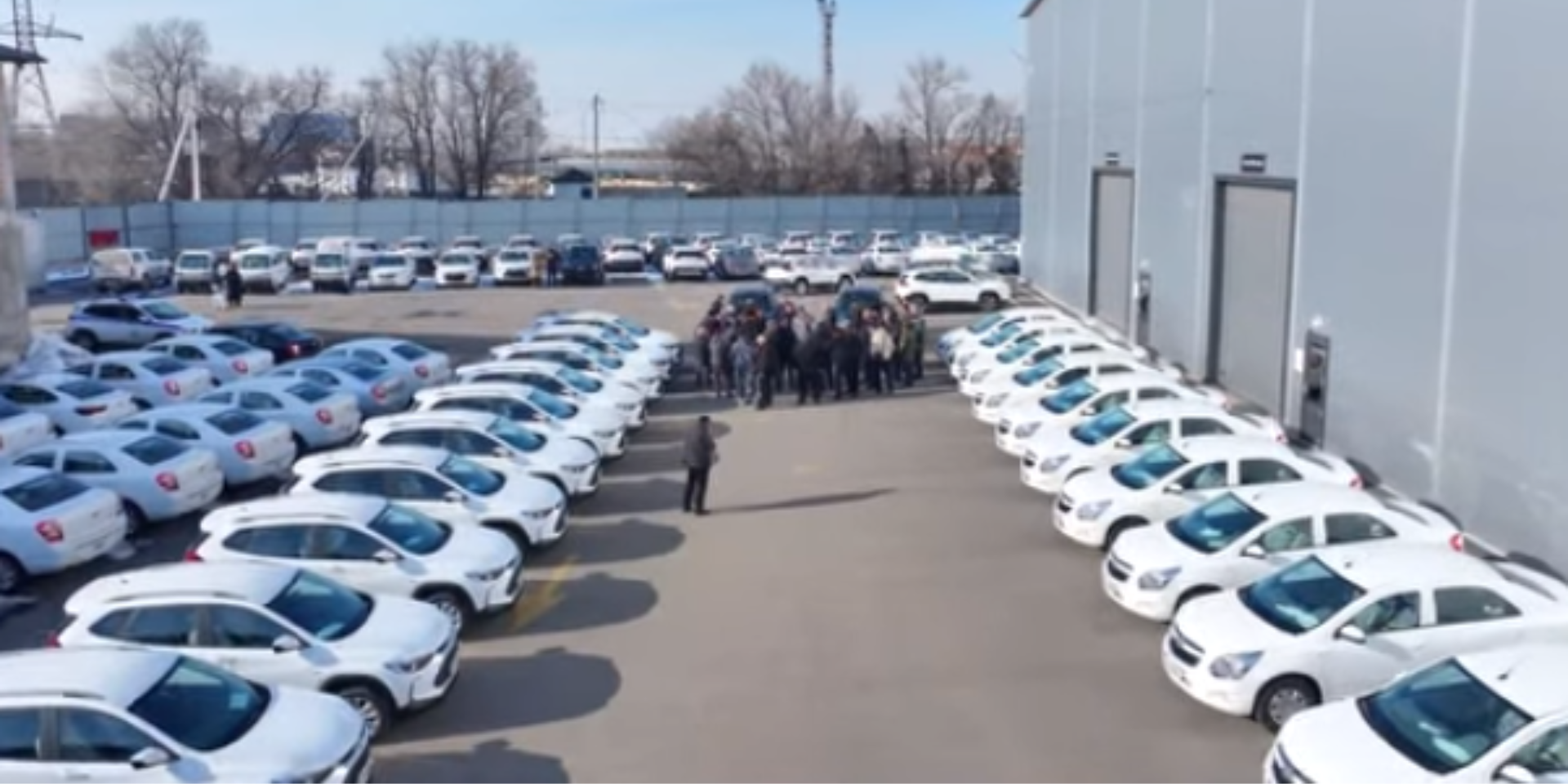 Департаменту транспорта КР  передали 30 новых служебных автомобилей