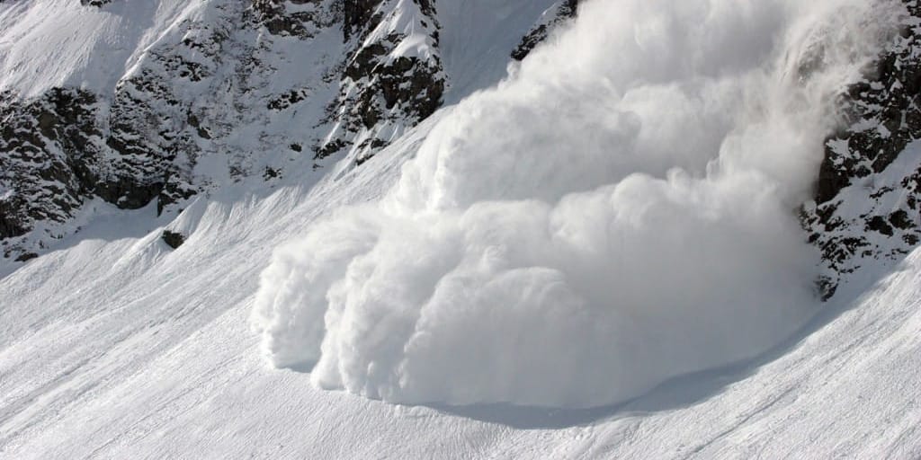 Лавинная опасность на Ала-Беле и Чон-Ашуу: предупреждение МЧС