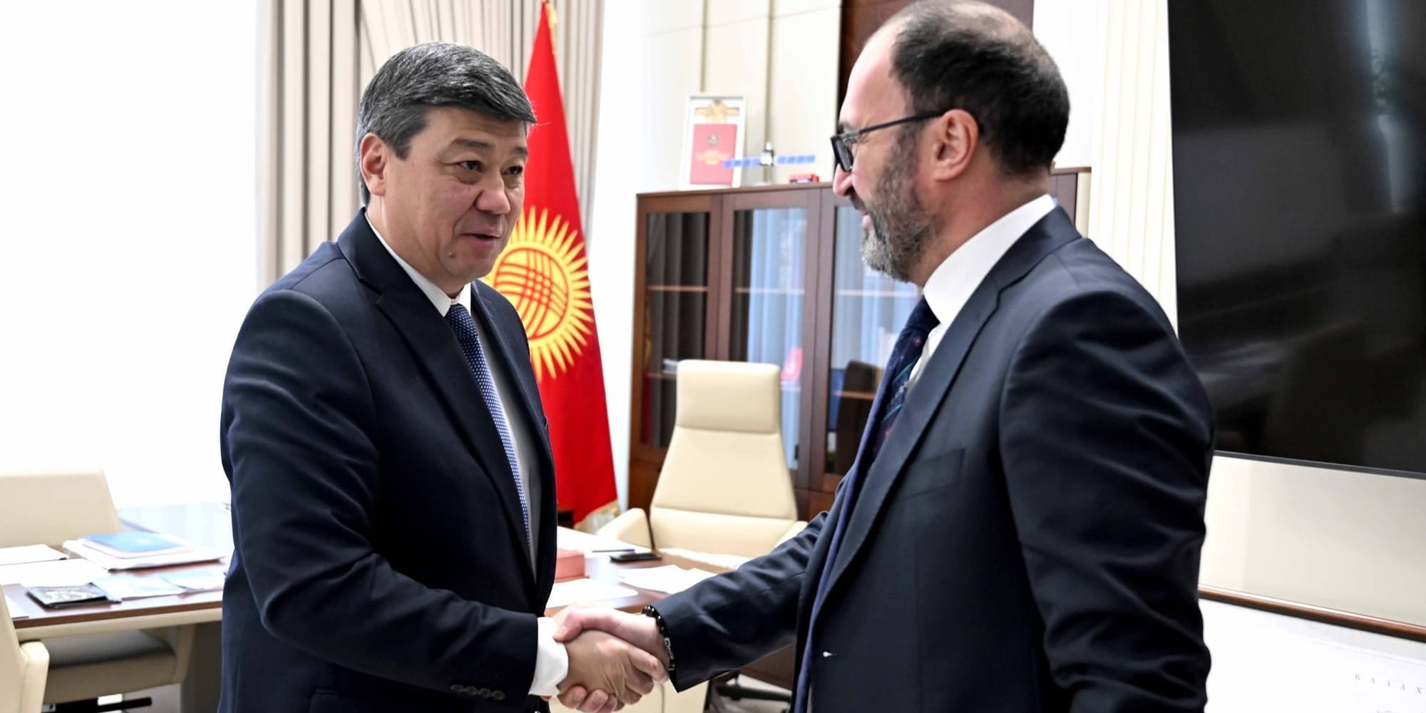 Торобаев встретился с постпредом МВФ в КР: о чем говорили
