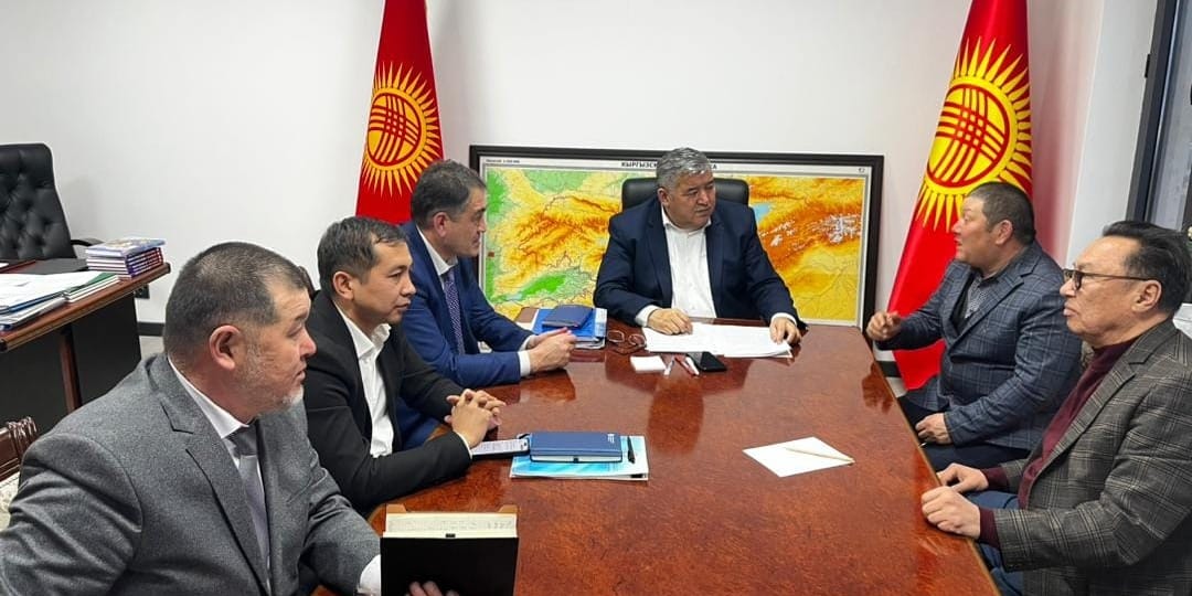 Минсельхоз обсудил развитие верблюдоводства с фермером из Нарына