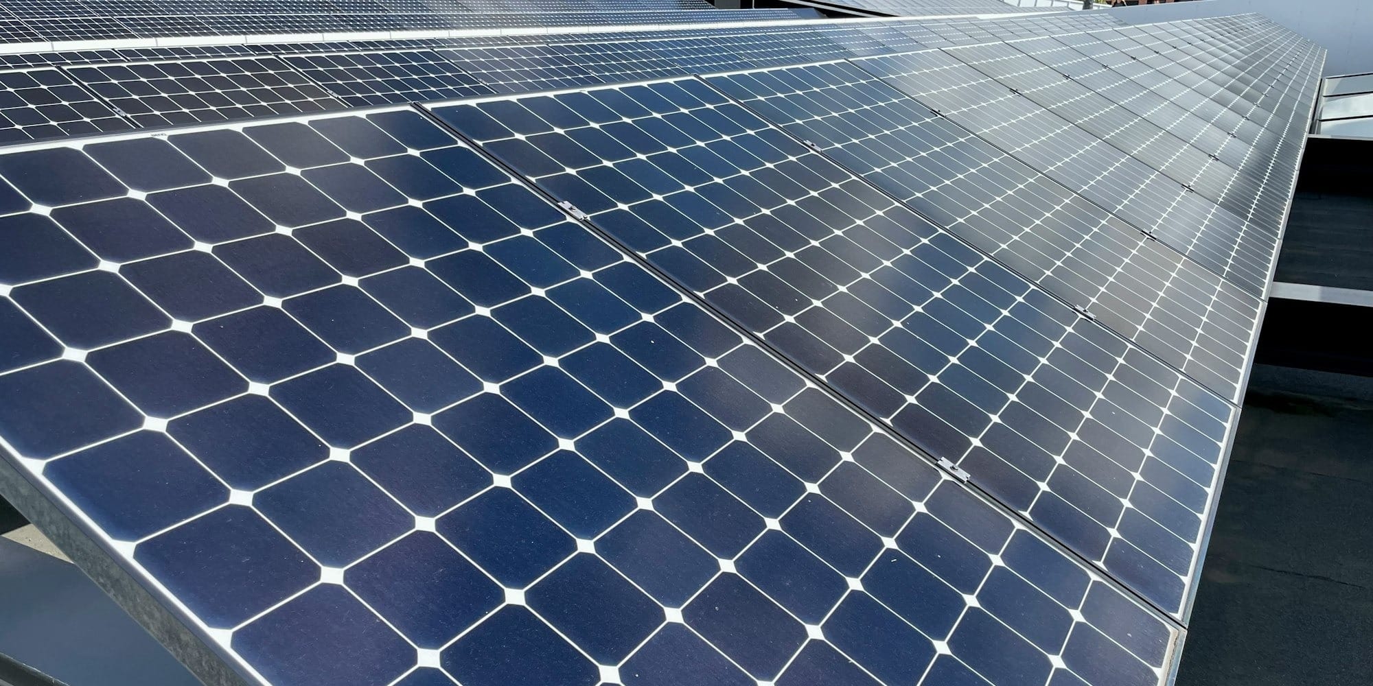 В Бишкеке запущен пилотный проект солнечной генерации с системой накопления энергии