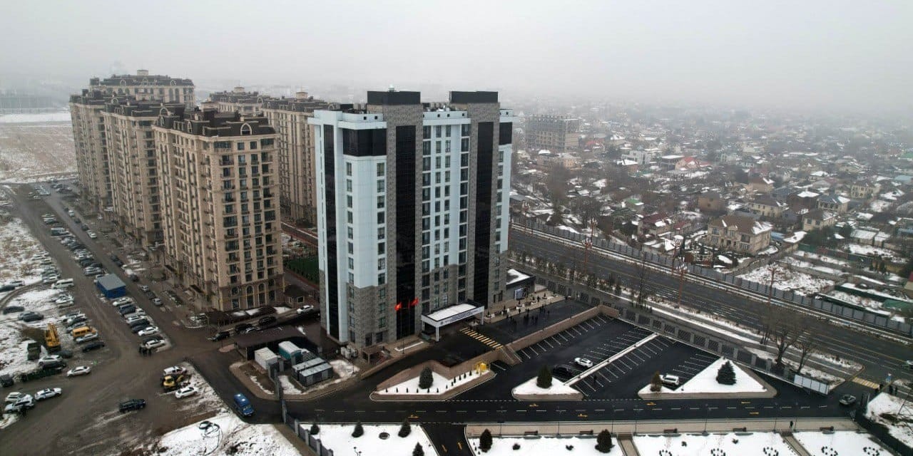 Жапаров открыл в Бишкеке новый медкомплекс Военно-медицинской службы ГКНБ (фото)