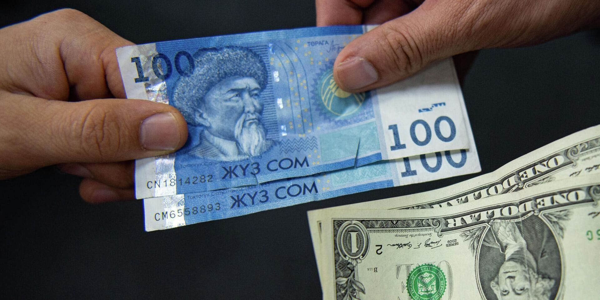 Нацбанк предлагает повысить минимальные требования к оборотным средствам обменок в КР