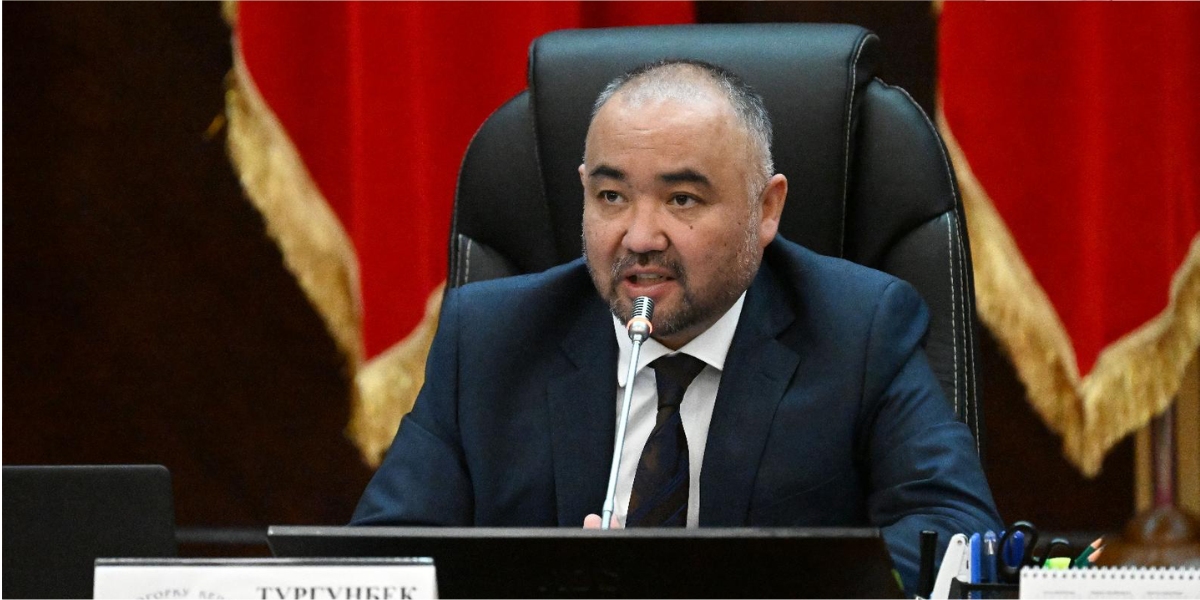 В Жогорку Кенеше опровергли сообщения о возможной отставке торага