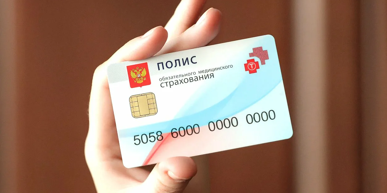 Денежные переводы и полисы ОМС: посол РФ — о ключевых вопросах для мигрантов из КР