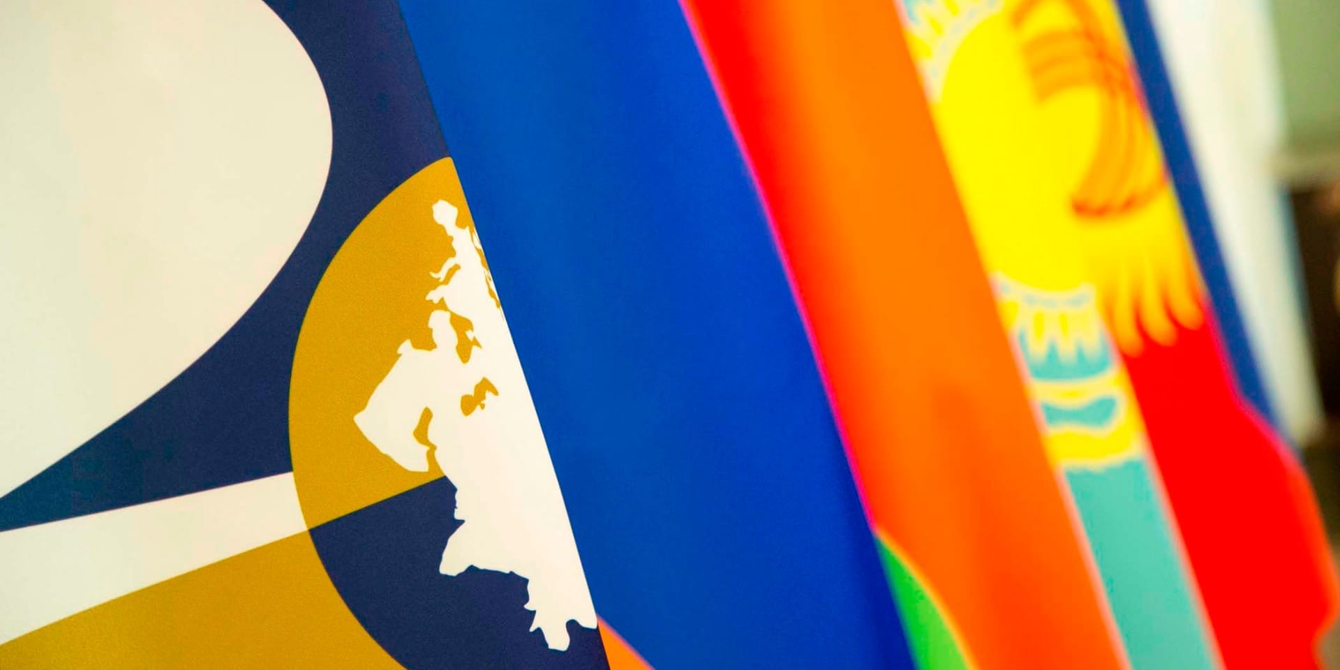 Золотой рекорд Узбекистана и переводы в КР: ЕАБР проанализировал ситуацию в регионе