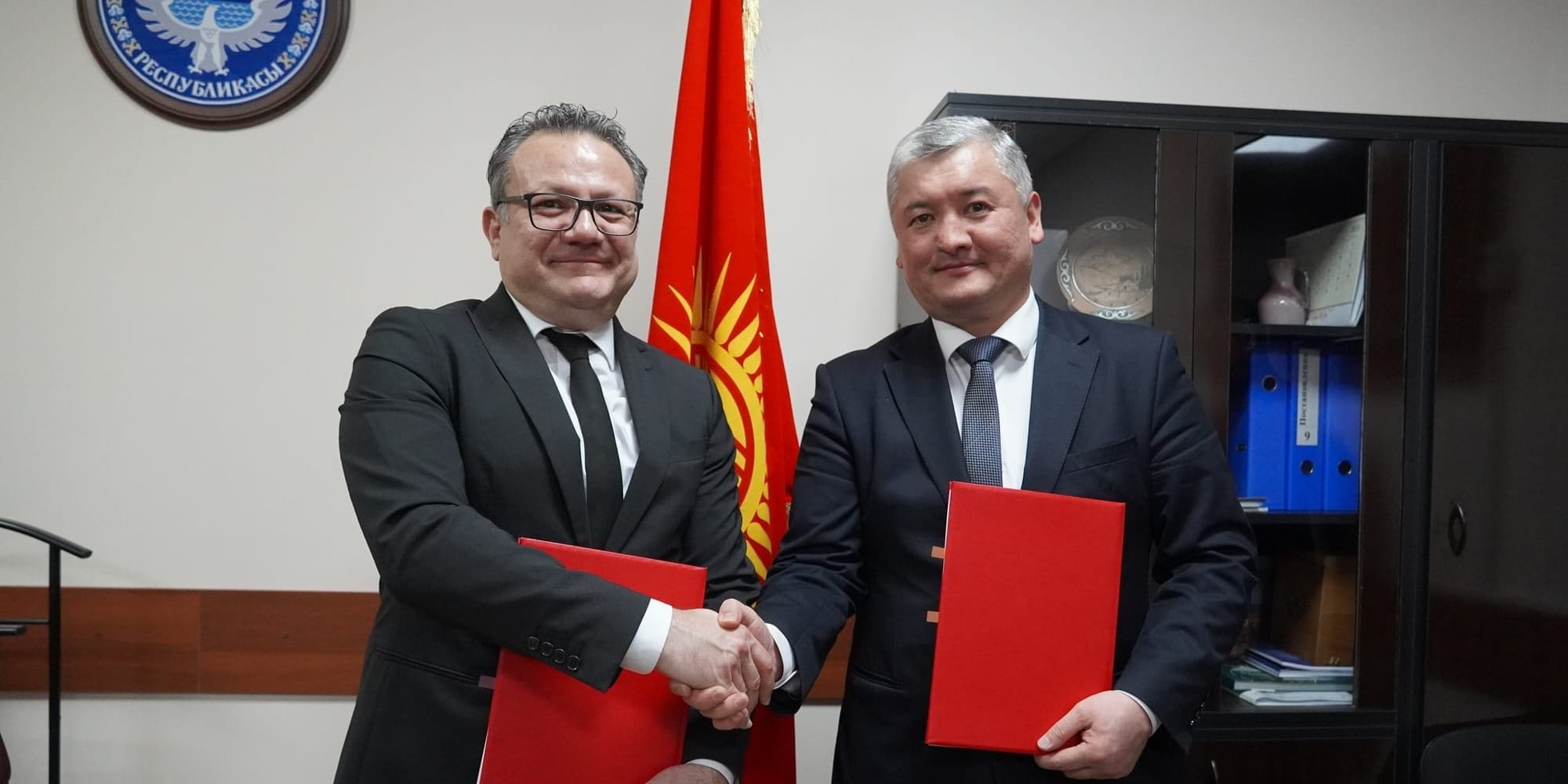 Минсоцтруда и МОМ договорились об открытии в Оше центра подготовки к работе за рубежом