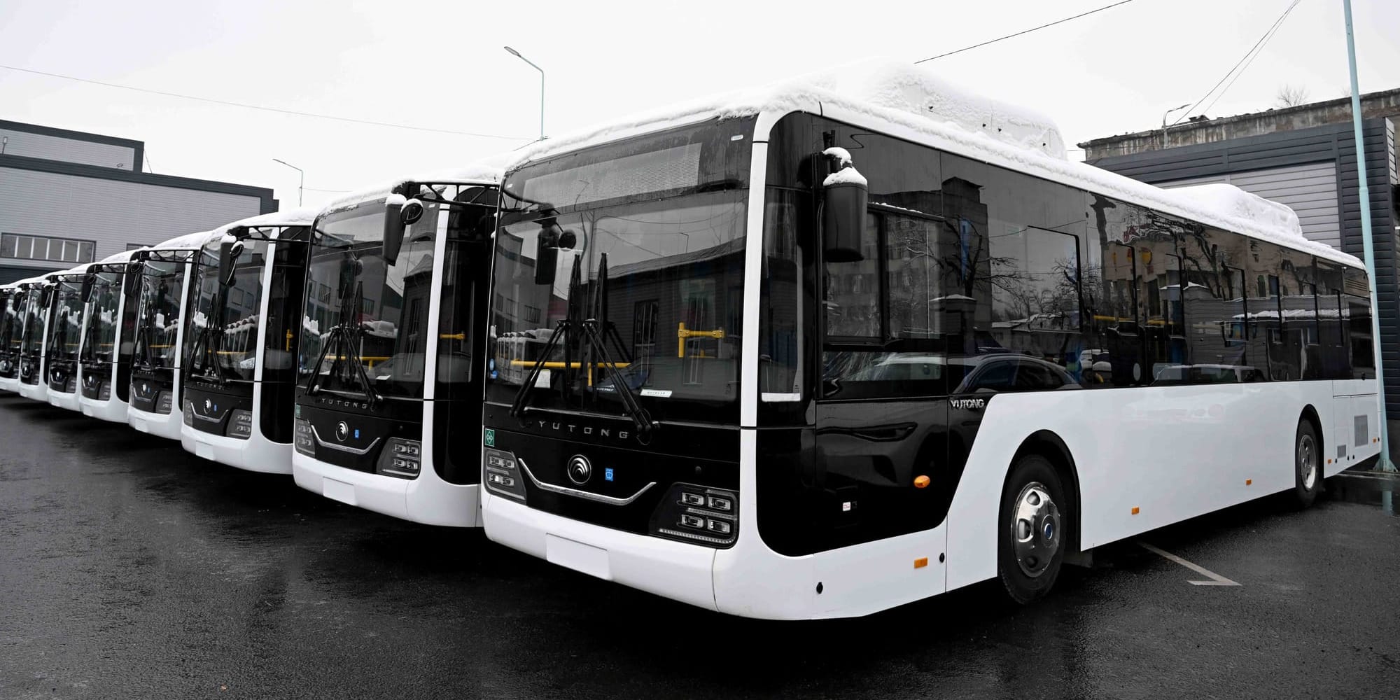 Мэрия Бишкека получила 95 автобусов Yutong и 42 единицы спецтехники