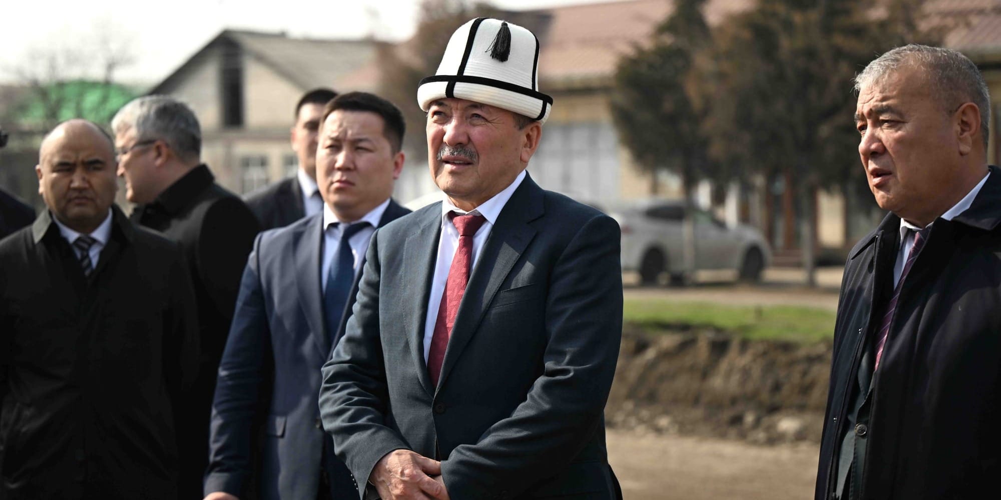 Дорогу Ош — Кара-Суу расширят до четырех полос за 2.5 млрд сомов — объект проверил Касымалиев