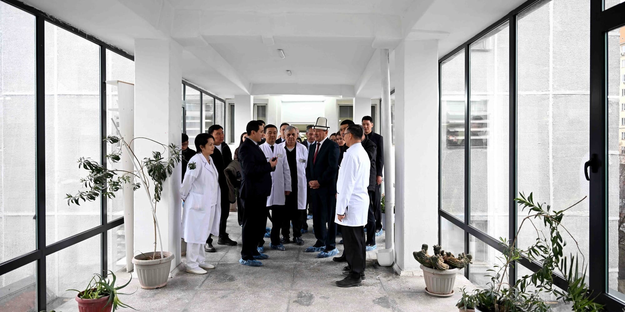 Касымалиев поручил завершить ремонт ведущих кардиоцентров КР к весне 2026 года