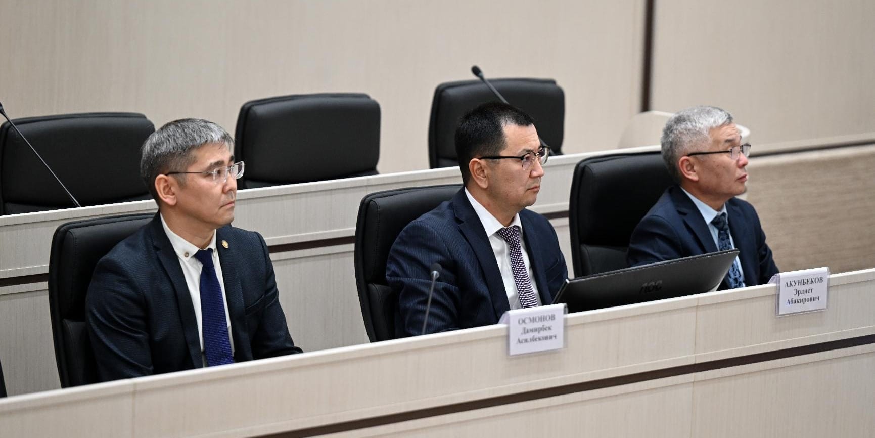 Жогорку Кенеш одобрил назначение новых глав Минсельхоза и Минздрава