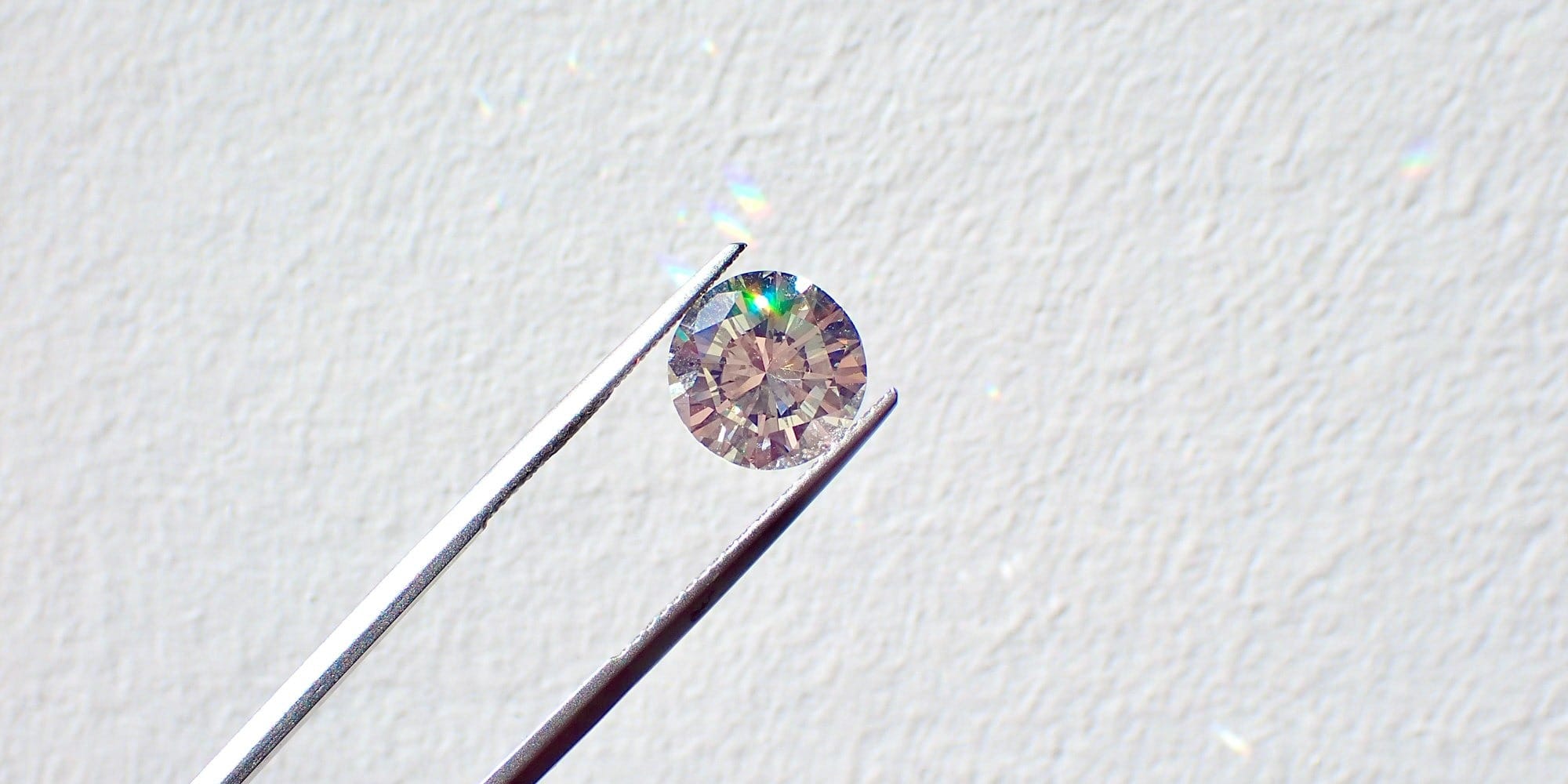 Кабмин КР ввел обязательную экспертизу алмазов и обновил правила для ювелиров