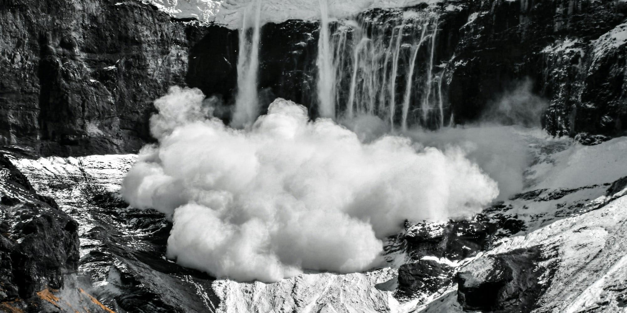 Сход лавин возможен на ряде дорог КР с 5 по 7 февраля: список опасных участков