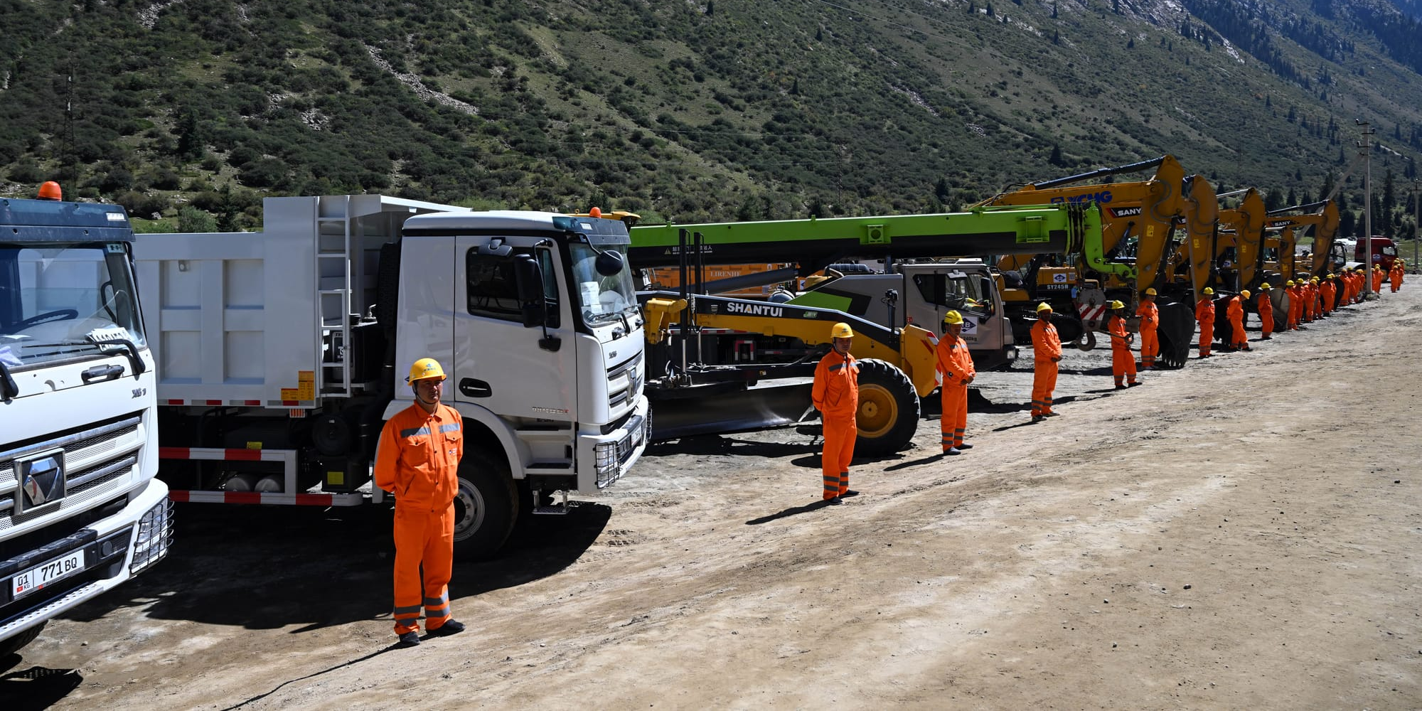 В Кыргызстане создана госдирекция по строительству автодороги Барскоон – Бедель