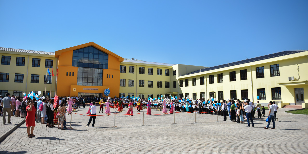 Директора школы №95 в Бишкеке уволили за поборы с родителей