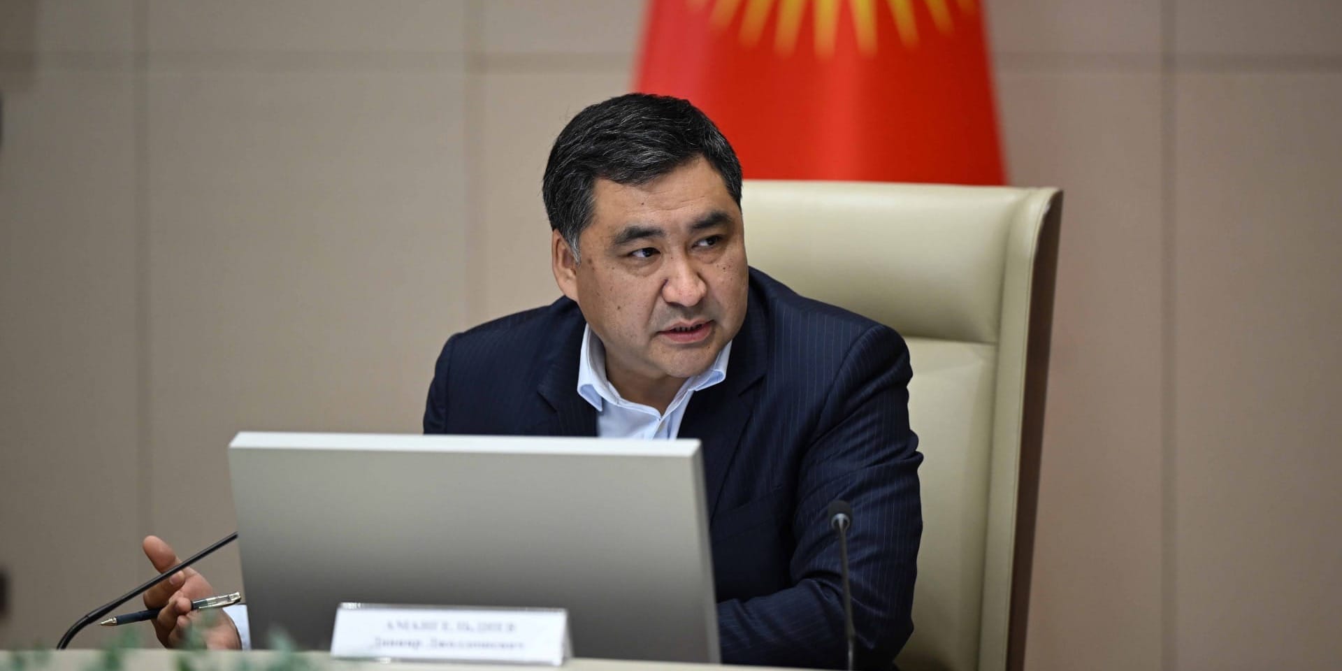 Кабмин КР поручил минимизировать влияние внешних шоков на цены социально значимых товаров