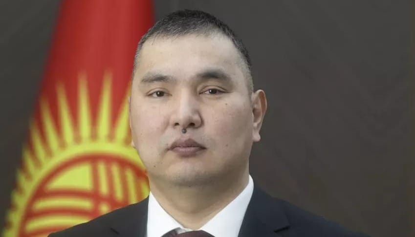 Президент сменил главу МЧС: и.о. министра назначен Канатбек Чыныбаев