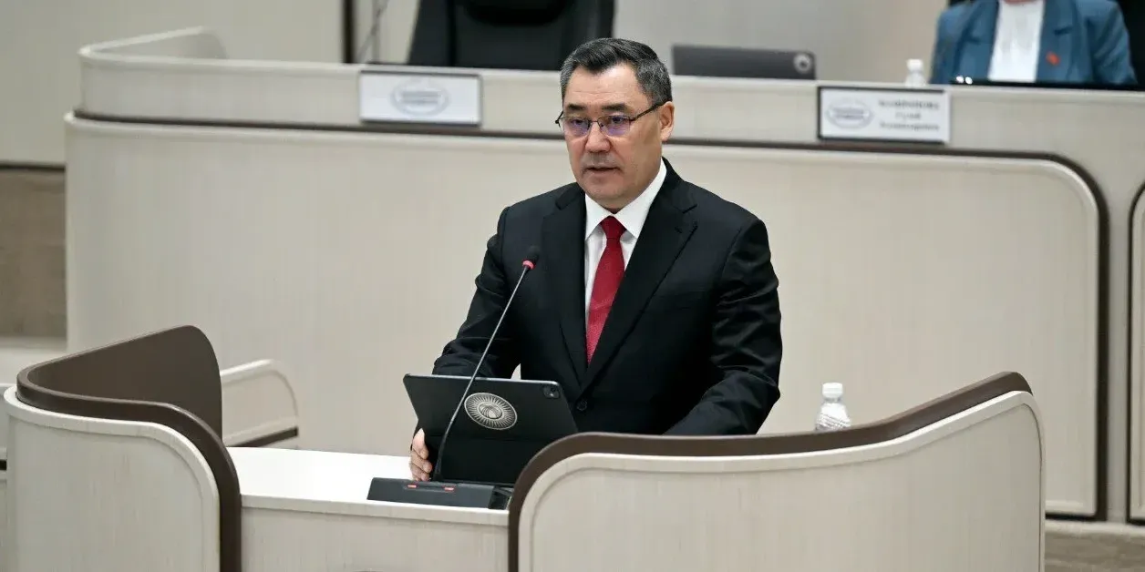 «Даже медведей научили на велосипедах кататься»: Жапаров призвал депутатов ЖК освоить ноутбуки