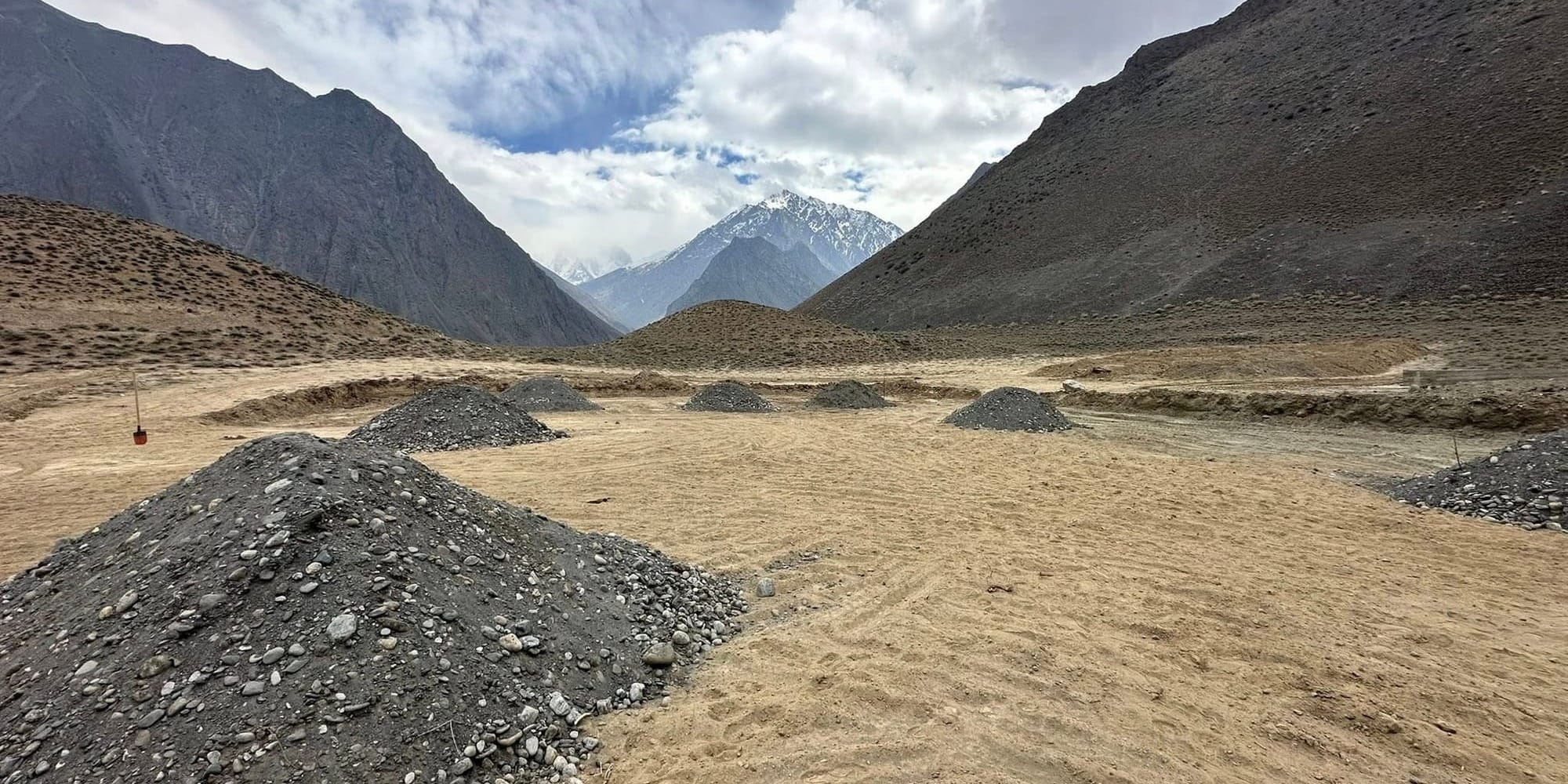 В высокогорном селе Зардалы строят футбольную площадку