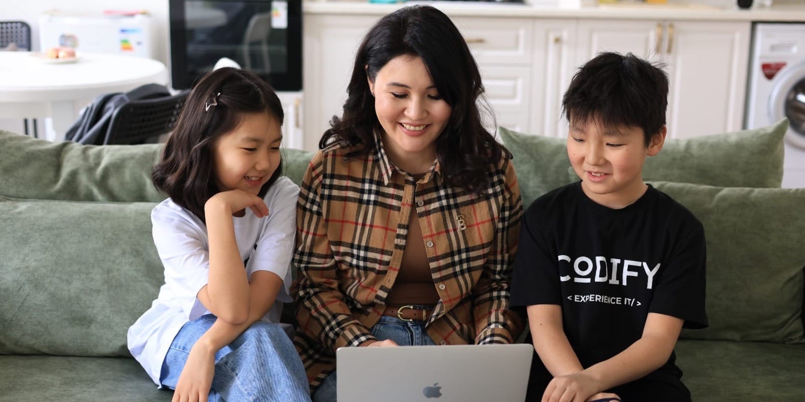 Свыше 70% детей Кыргызстана считают себя профи в технологиях, но не умеют пользоваться поиском