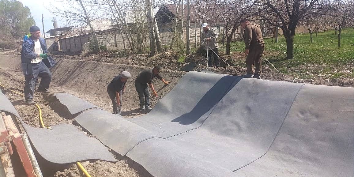 На бетонирование каналов в Ноокатском районе направили 20.5 млн сомов