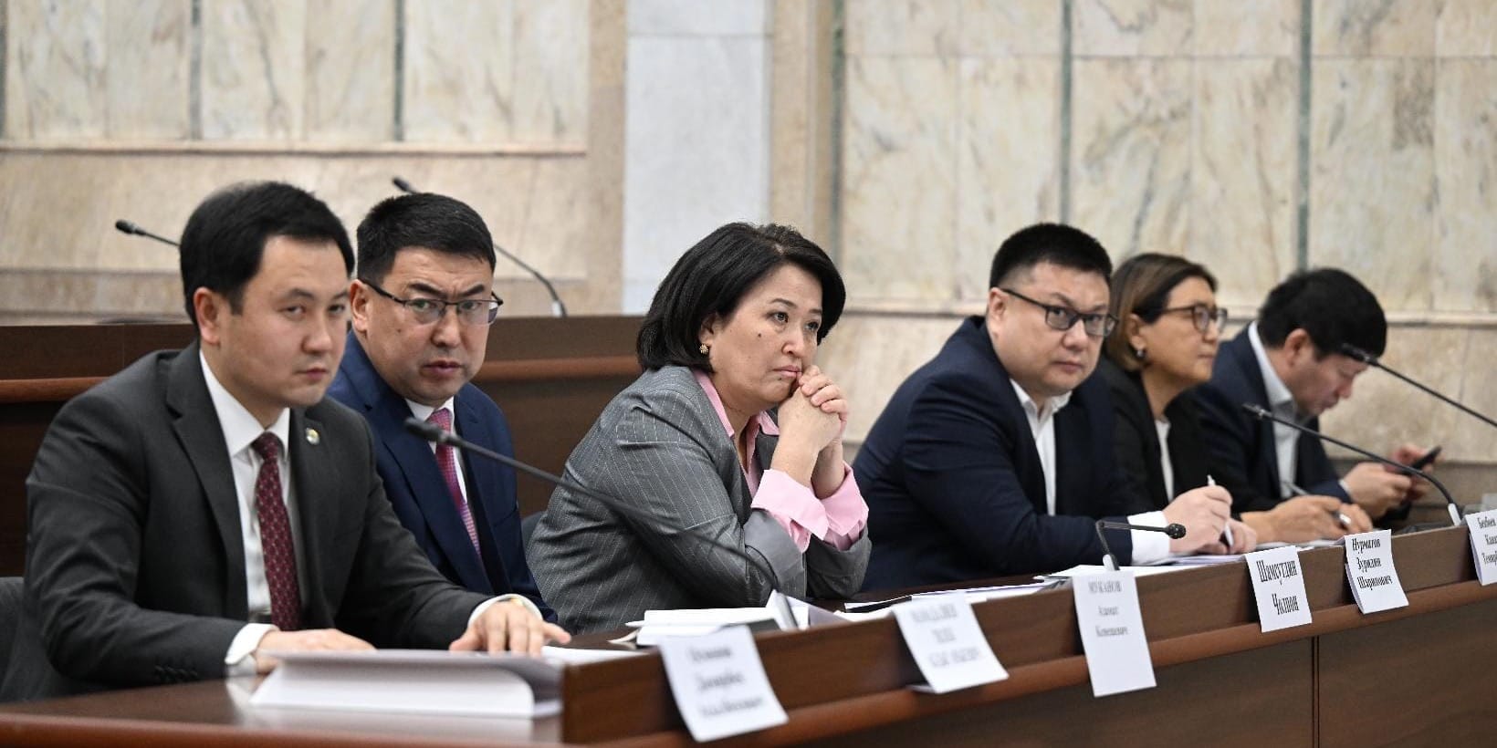 Комитет ЖК одобрил усиление мер по охране труда в Кыргызстане