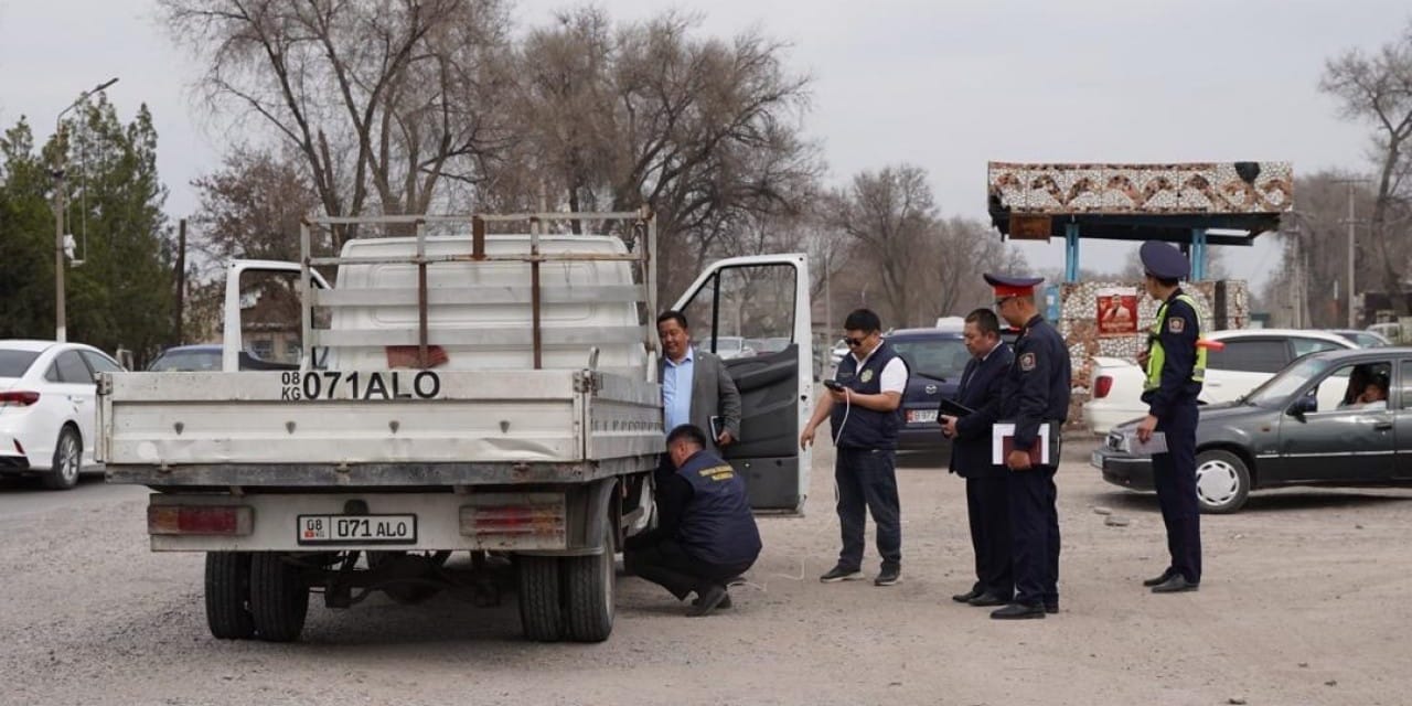 Выхлопы грузовиков в Чуйской области оказались в два раза грязнее нормы — итоги рейда