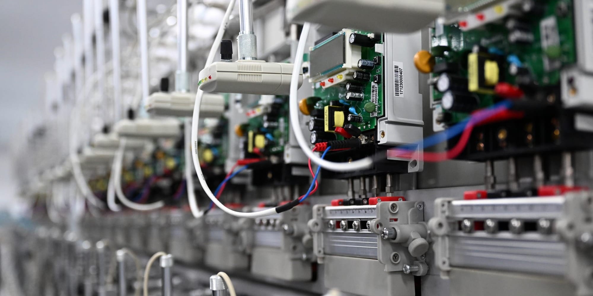 Производство на заводе ОАО "ТНК Дастан". Фото: пресс-служба президента КР.