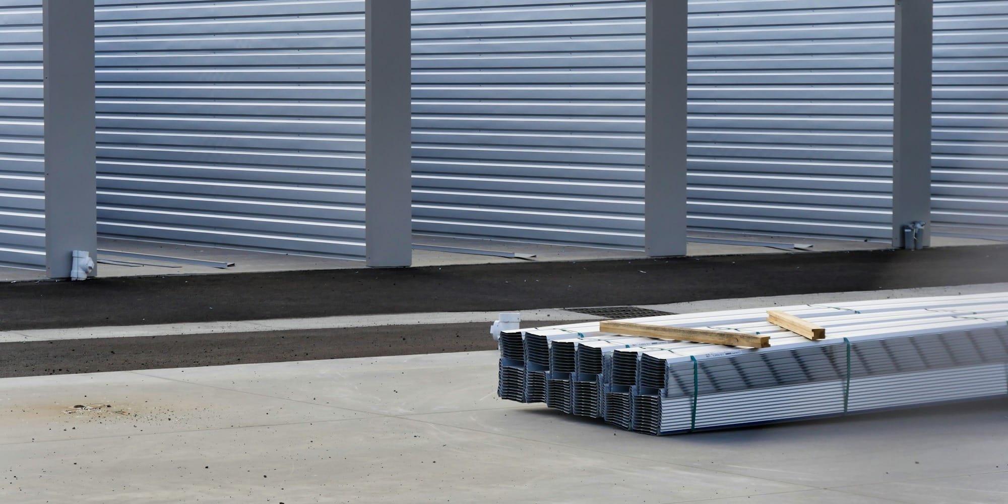 Улицу Фучика в Бишкеке оградят забором с подсветкой за 391.6 млн сомов