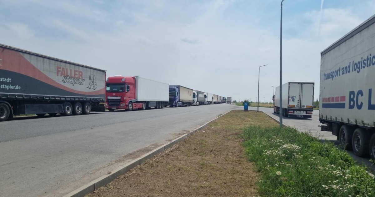 На казахско-российской границе застряли фуры из Кыргызстана изображение публикации