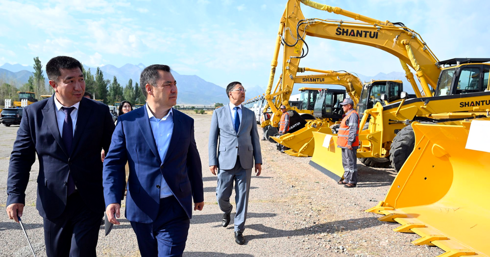 Проложим асфальт в каждом селе, у нас достаточно для этого сил и средств — Садыр Жапаров изображение публикации