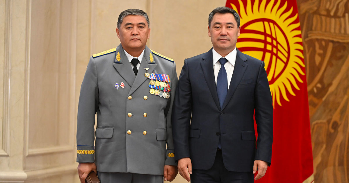 Садыр Жапаров и Камчыбек Ташиев полетели в Джалал-Абад рейсом эконом-класса изображение публикации