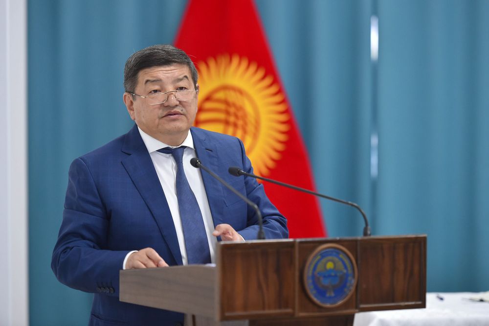 Акылбек Жапаров предложил ввести в Кыргызстане почасовую оплату труда изображение публикации