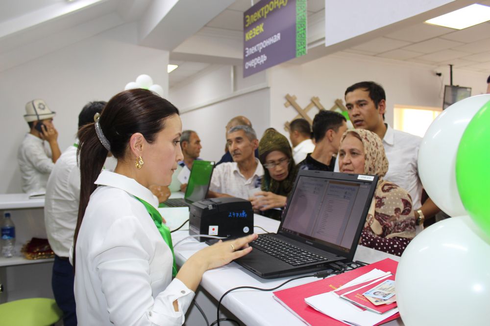 Режим пребывания ужесточат, ставки сборов повысят - кабмин хочет заработать на живущих в КР иностранцах изображение публикации