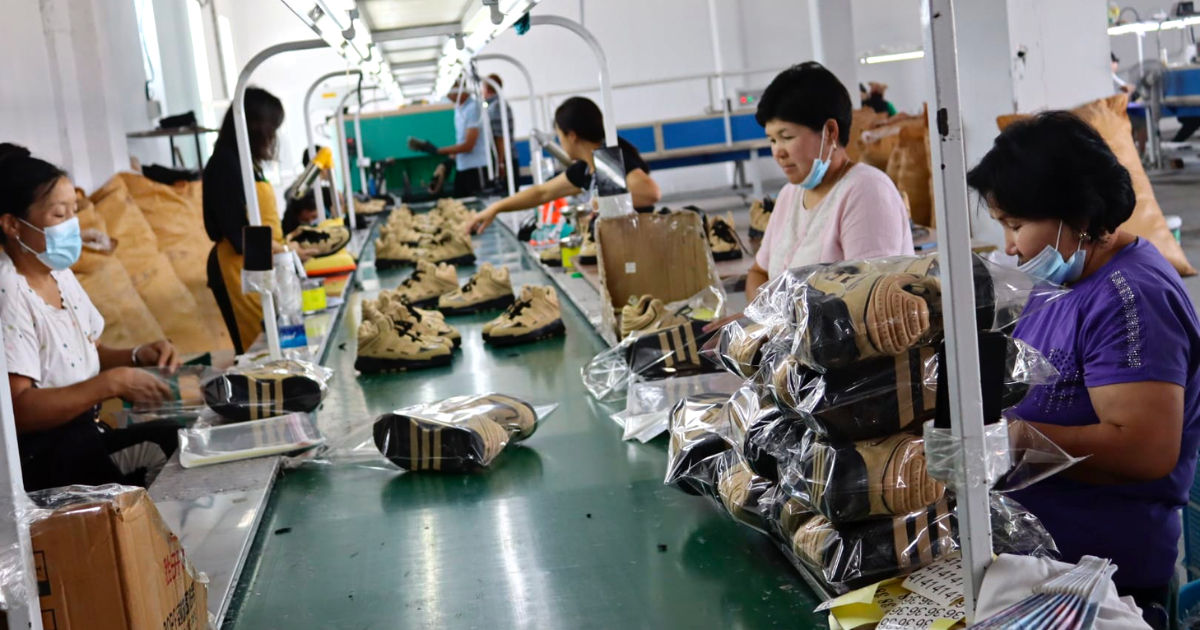 В Кочкорском районе запустилось предприятие по производству спортивной обуви изображение публикации